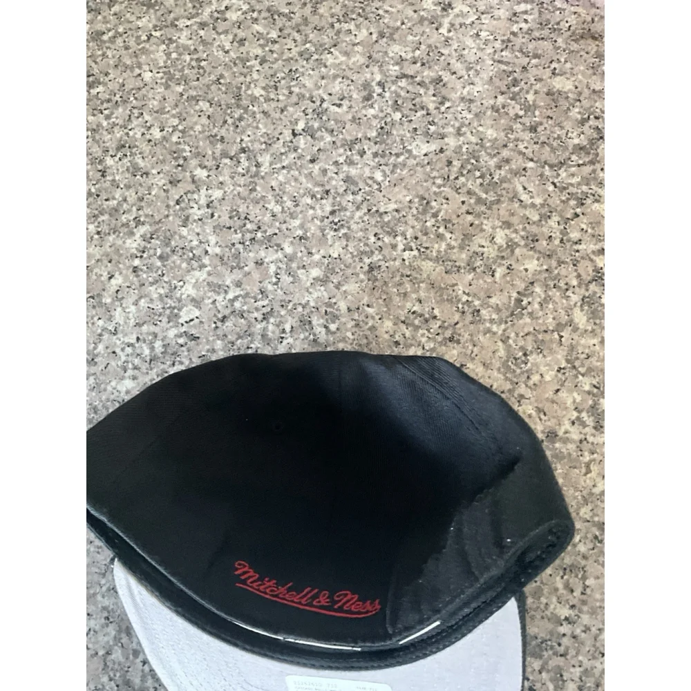 Mitchell & Ness Size 7 1/2 Dynasty Fitted Cap NBA Chicago Bulls Black